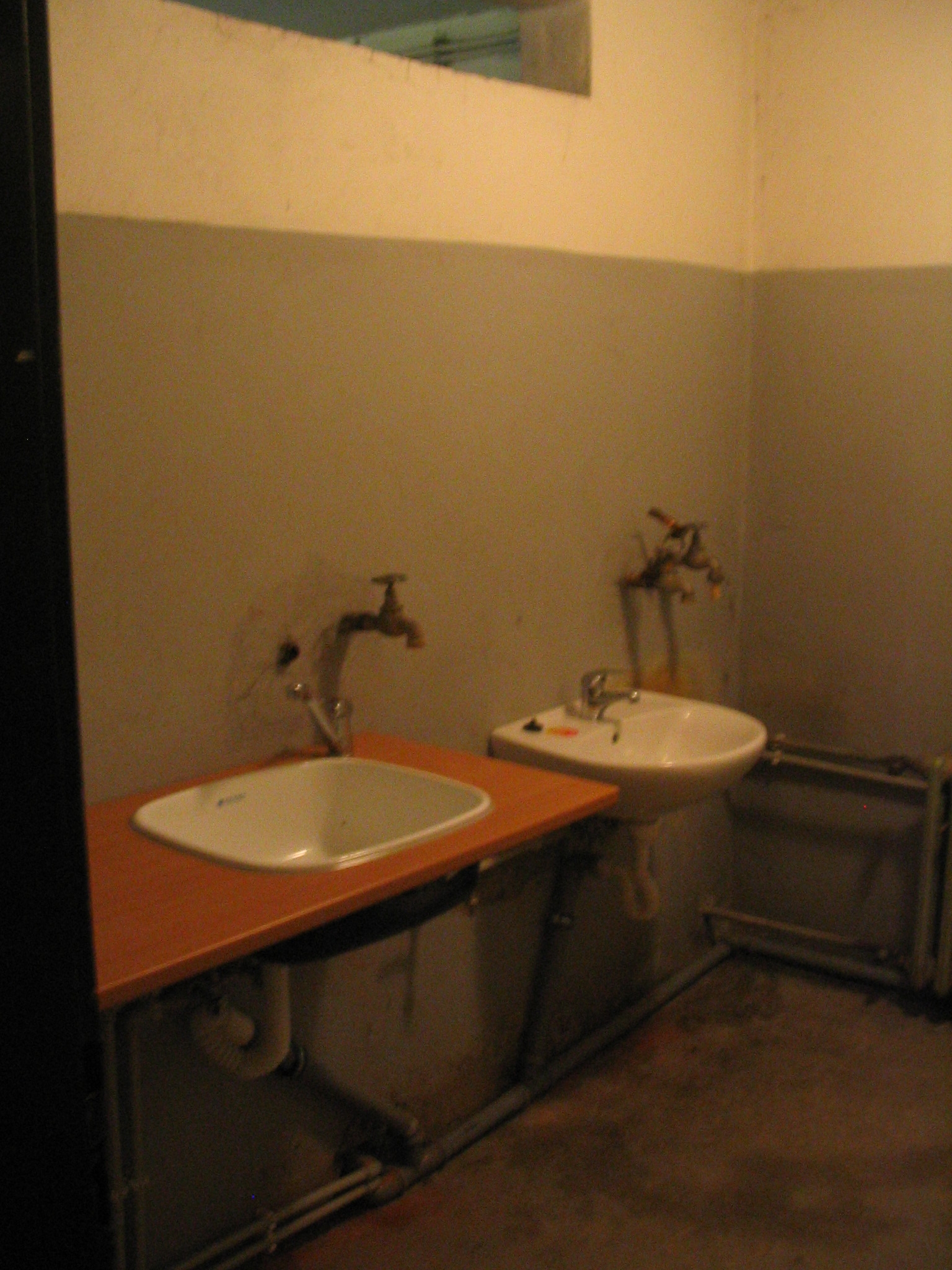 27052008 705 Náhradní umývárna 2.JPG