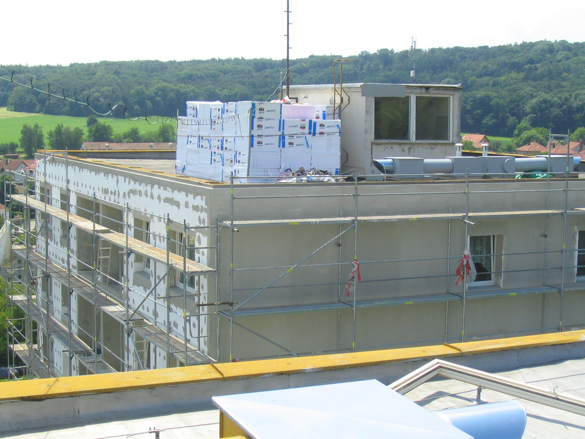 09062008 722 STŘECHA finišuje .jpg