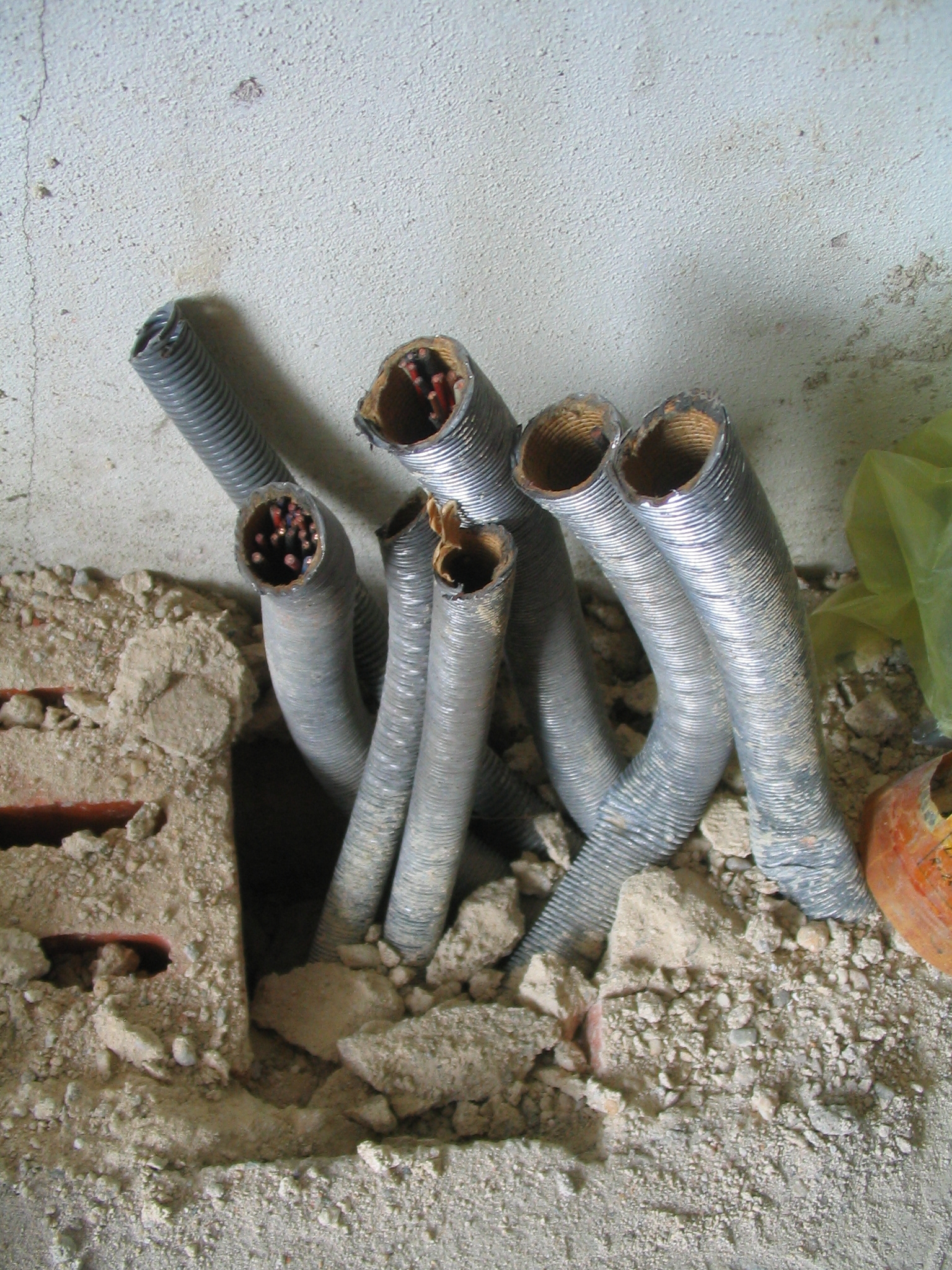 22082008 722 Strojovna výtahu - že by neznámí červi