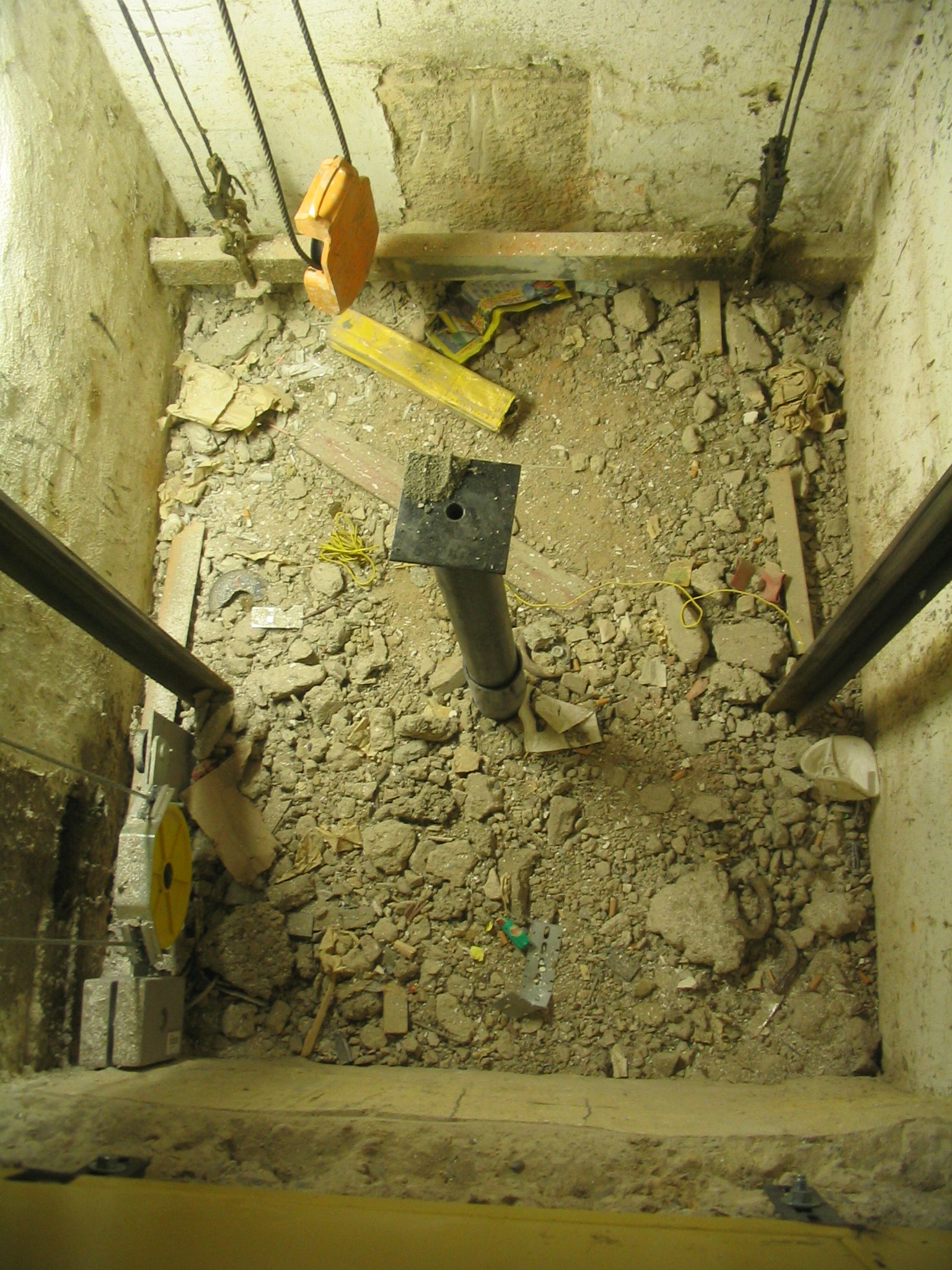 22082008 714 Tohle jen tak neuvidíte - dno šachty