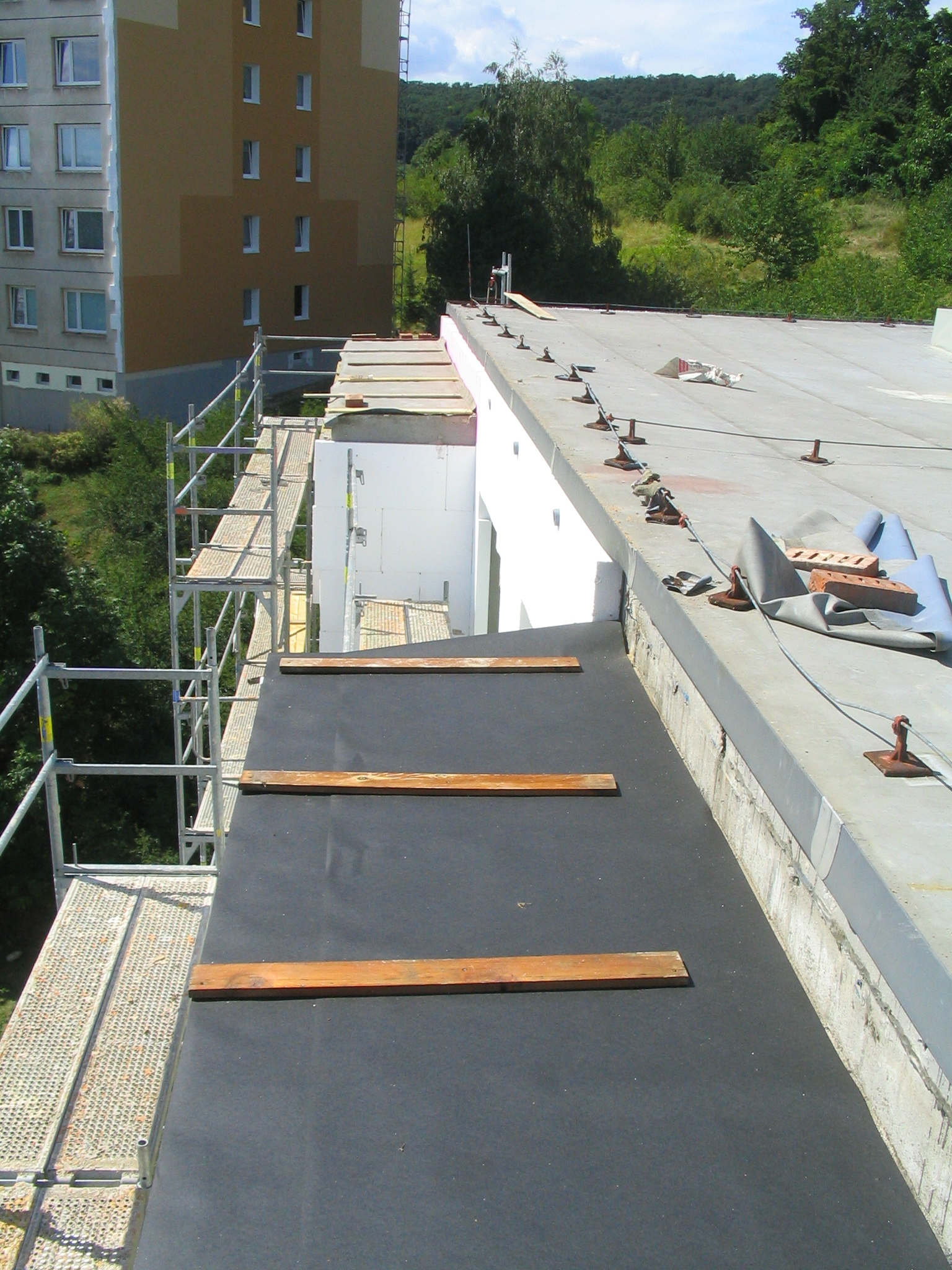 22082008 705 Nové stříšky - staré byly plné mumií zvěře