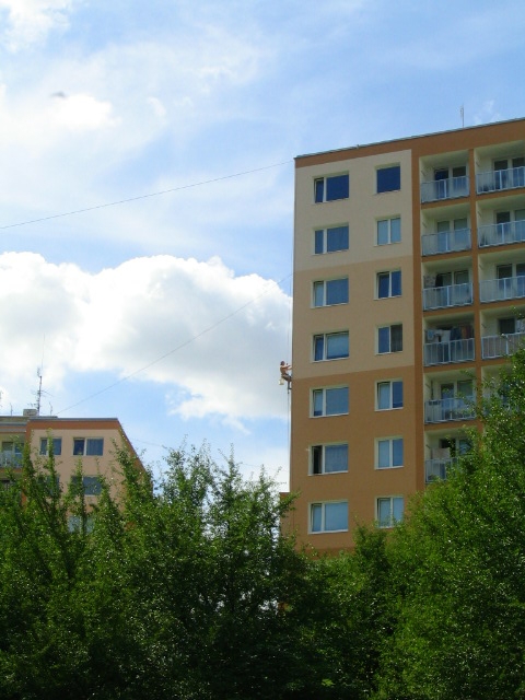 22082008 722 Horolezec na stěně - hromosvody