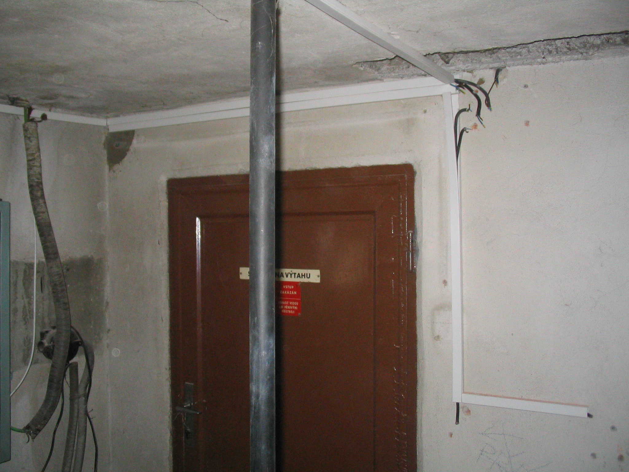 20081218a19 705 - ukradený rozvaděč 1