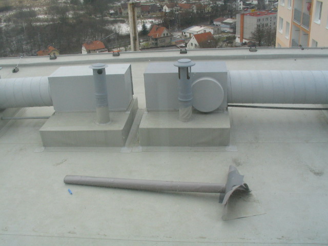 20090123 Vložka vede až do půlky bytu